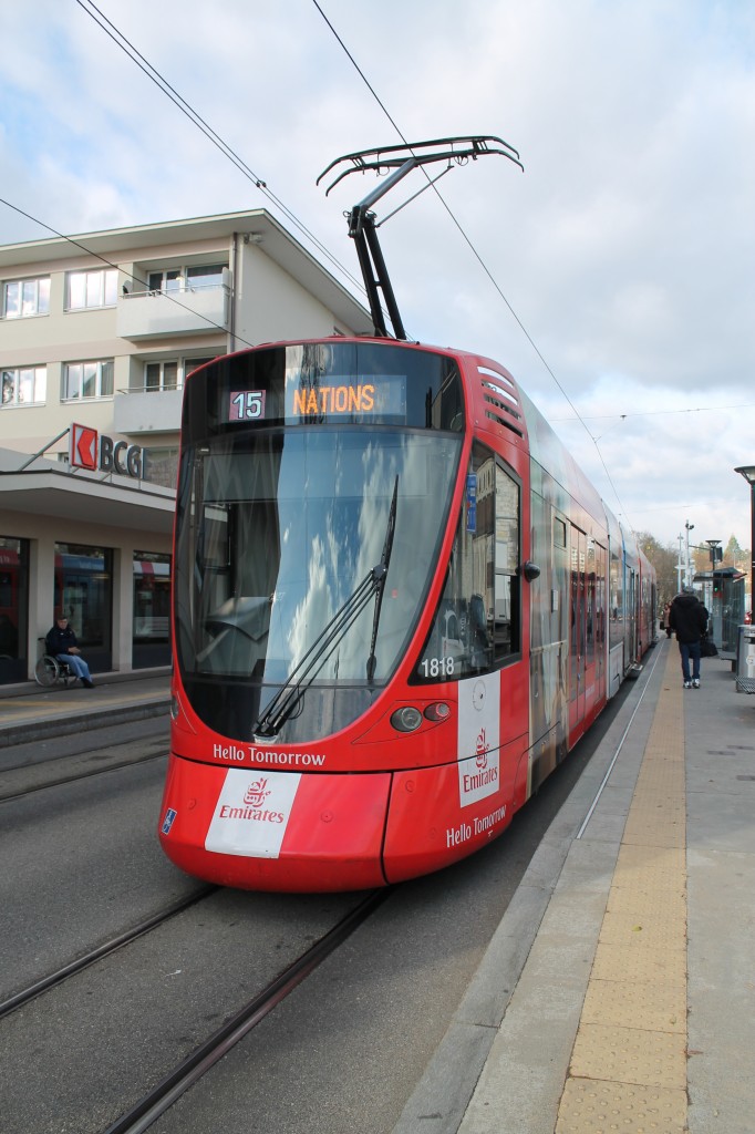 Hello Tomorrow - Passend dazu werde ich morgen einen Ausflug nach Genf unternehmen :) TPG STADLER TANGO 1818 mit Emirates-Werbung bei der Haltestellen Grand-Lancy. 06.12.2013