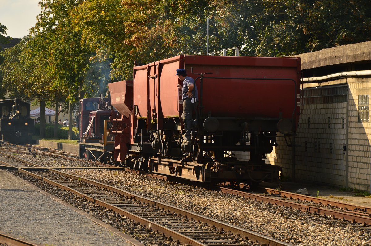 Helmut rangiert am Sonntag den 25.9.2016 in Schierwaldenrath.
