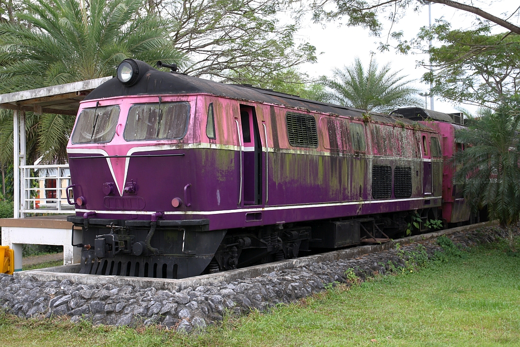 Henschel 3026 (B'B', dh, Henschel, Bj. 1964, Fab.Nr. 30920) am 09.Jänner 2023 als Teil der öffentlichen Bücherei im Railway Memorial Park gegenüber der Kantang Station, dort wo sich einst das kleine Depot befand.