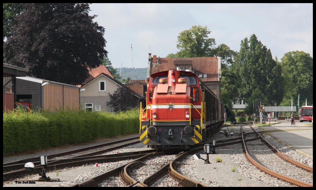 Henschel Lok VLO 2 ist hier am 21.07.2017 mit ihrem morgendlichen Güterzug aus Bad Essen im Übergabebahnhof Bohmte angekommen.