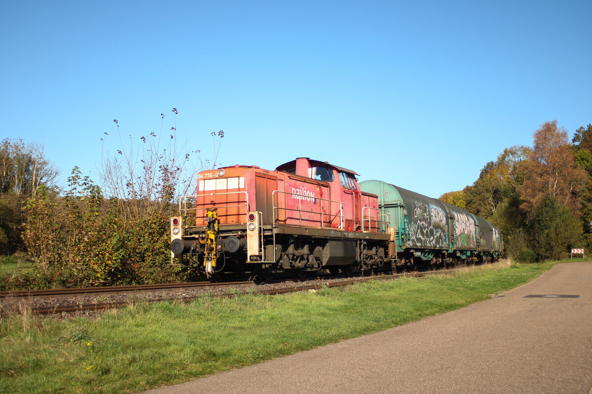 Herbst im Primstal: 294 776-0 mit dem Limbacher Coilzug auf dem Weg nach Dillingen. Abgelichtet am 23.10.2024 in Schmelz
