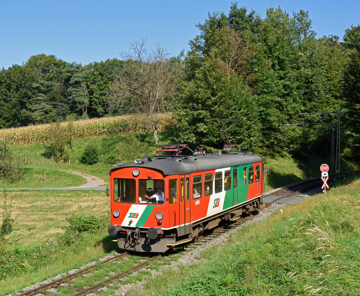 Herbstliche Gleichenbergerbahn, am 15.09.2020 präsentierte sich der STLB ET 2 (als R8602)bei Hofstätten.