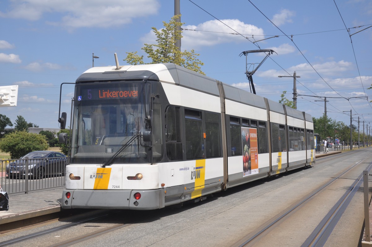 Hermelijn 7244 von De Lijn Antwerpen, aufgenommen 06.07.2015 am Haltestelle Wijnegem Shopping Center 