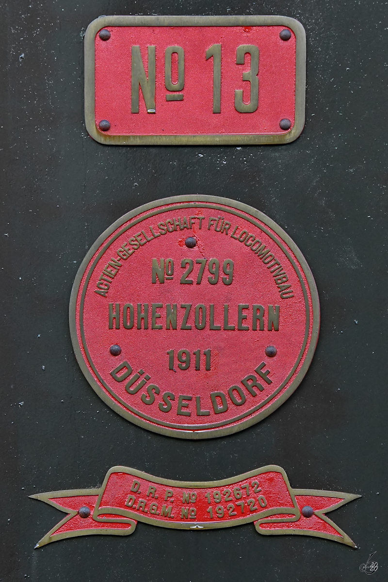 Herstellerschilder auf der Dampfspeicherlokomotive No.13  Olga . (Eisenbahnmuseum Darmstadt-Kranichstein, September 2019)