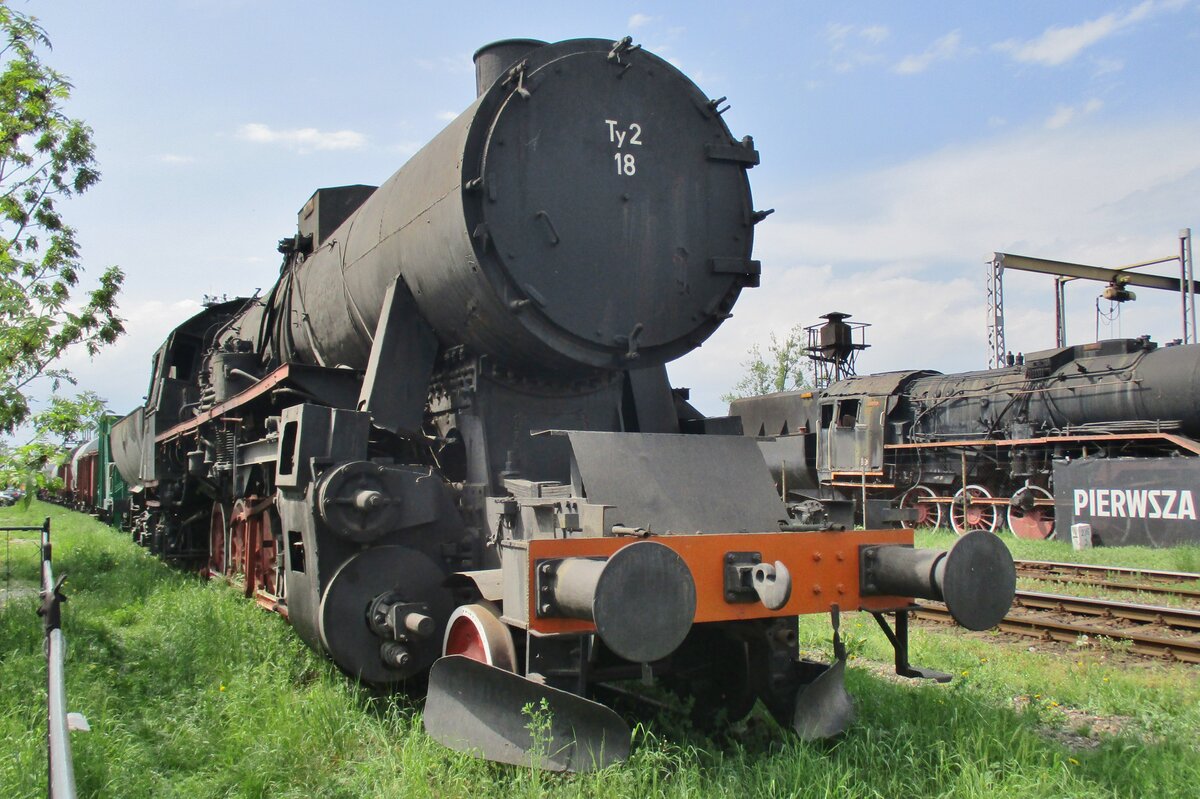 Heruntergekommener ex-DRG 52er Ty2-18 steht am 1 Mai 2018 in Jaworzyna Slaska.