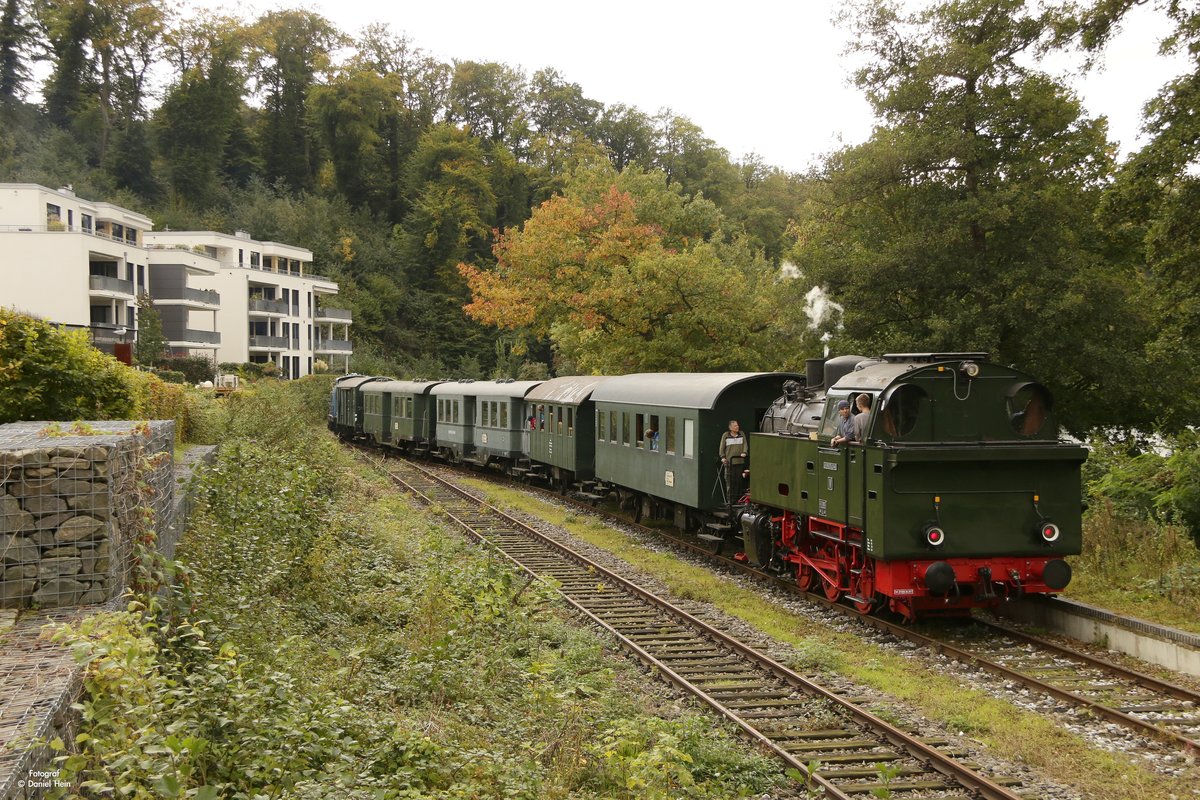 Hespertalbahn D5 an der Haltestelle Zementfabrik in Essen Kupferdreh, am 03.10.2017.