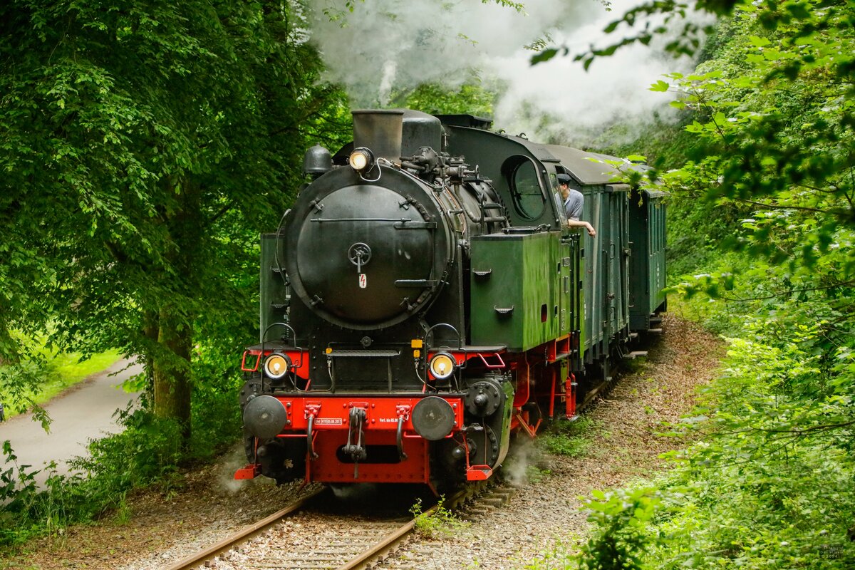 Hespertalbahn D5 HTB in Essen Kupferdreh, Mai 2024.