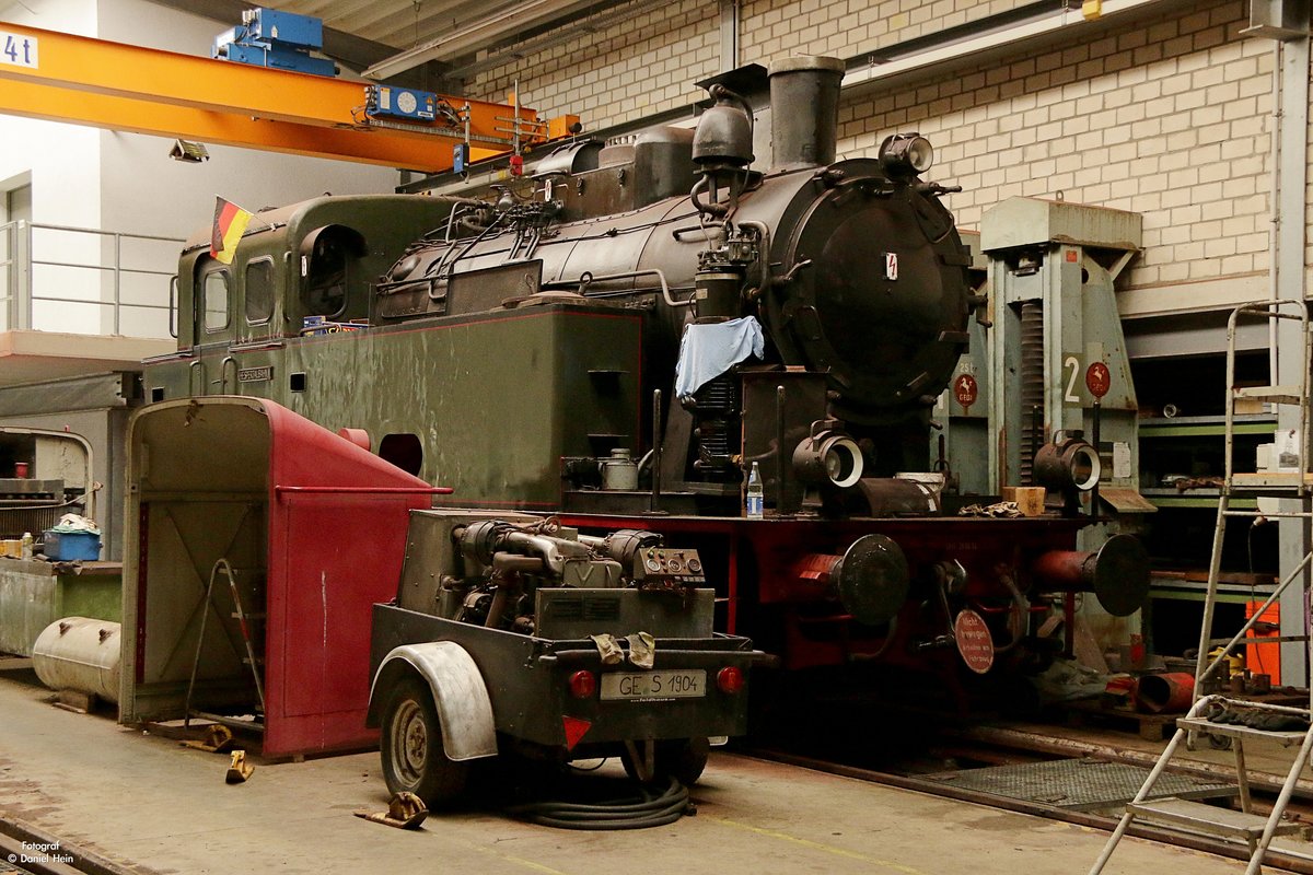 Hespertalbahn D8  Knapsack  im Lokschuppen in Essen Kupferdreh, am 03.10.2017.