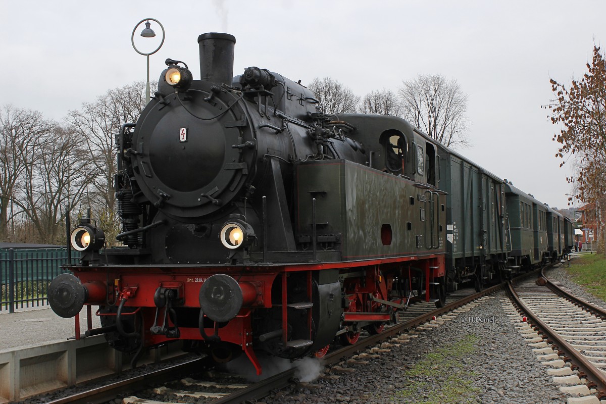 Hespertalbahn D8 Typ Knapsack auf der Hespertalbahn in Essen Kupferdreh, Dezember 2015.