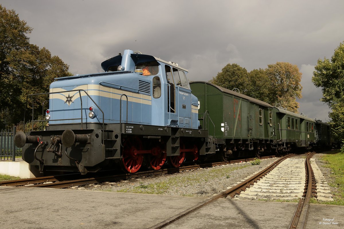 Hespertalbahn V1 (Henschel DH 360) in Essen Kupferdreh, Oktober 2017.