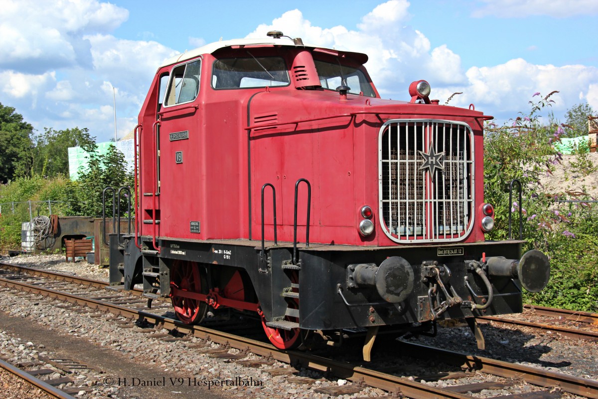 Hespertalbahn V9 in Essen Kupferdreh, Juli 2012.