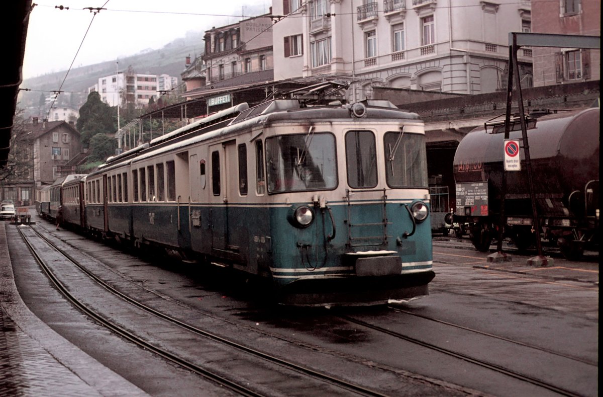 Heterogene Zusammensetzung in Montreux ... mit dem ersten Panoramawagen. April 1977. Digitalisiert von einer Kodak-Folie