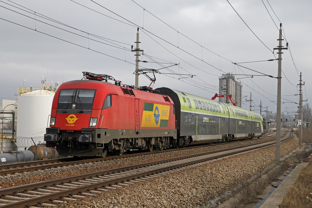 Heute am 22.01.2015 wurde die 1116 060 ausnahmsweise beim CAT (City Airport Train) zwischen Wien Mitte und Flughafen Wien eingesetzt. Hier zu sehen kurz nach der Haltestelle Mannswörth.