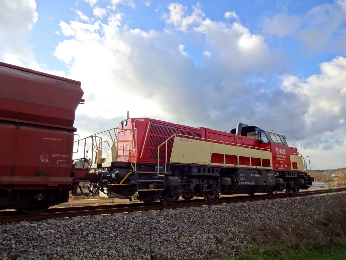 Heute am 6.12.13 fuhr der Salzzug aus Stetten bei Haigerloch mit der HzL V180 als Schublok. 
