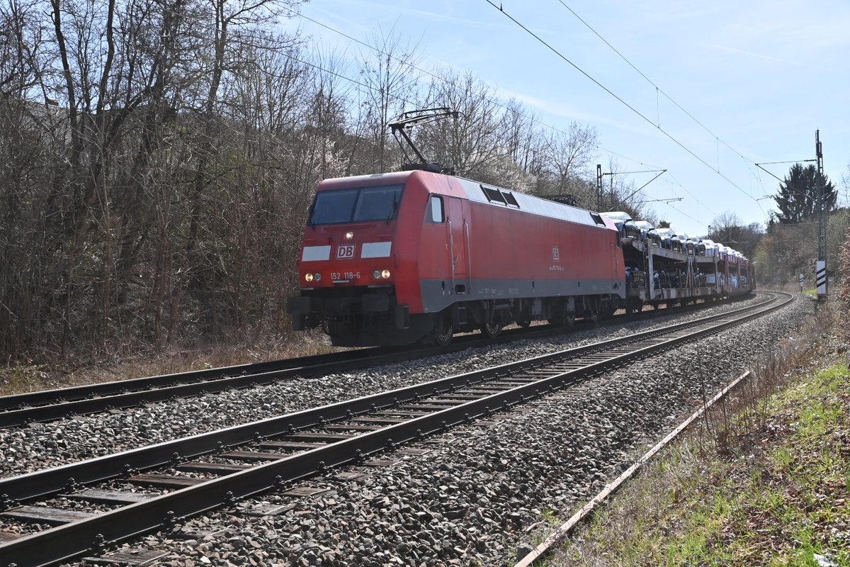 Heute am Mittag kam die 152 118 mit dem Millionenzug durch Neckargerach. 29.3.2021