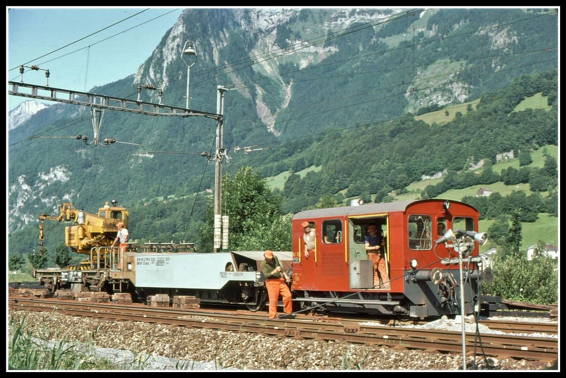 Heute ein paar Dia-Scan aus dem Jahre 1975 aus meiner Zeit als Betriebsdisponent im damals noch viergleisigen Bahnhof Rüthi SG. Tm II 728 Sommer 1975 in Rüthi SG.