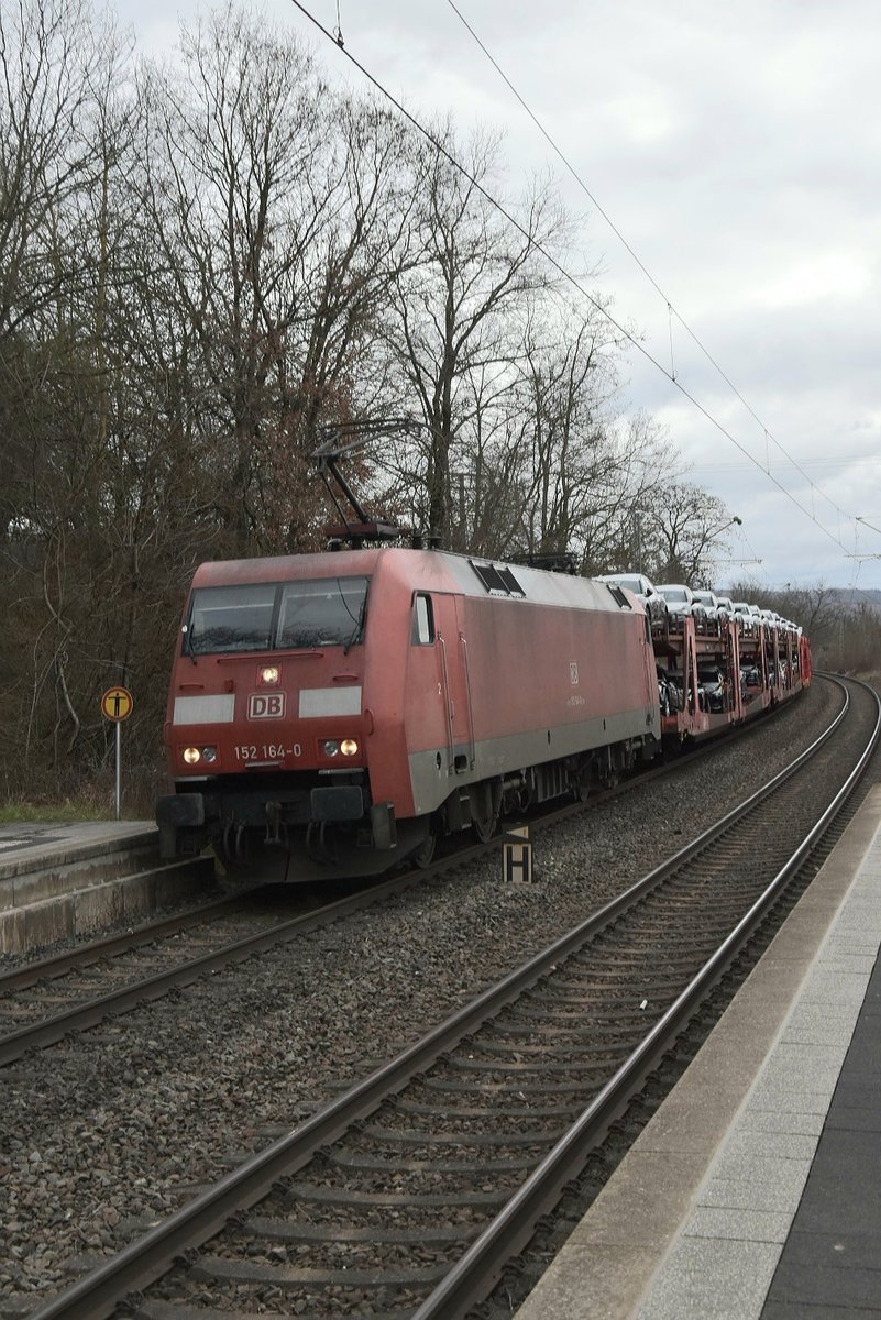 Heute kommt mir mal der Audizug mit der 152 164-0 in Binau vor die Linse da ich mit der Frau unterwegs war in Mosbach. 22.3.2021