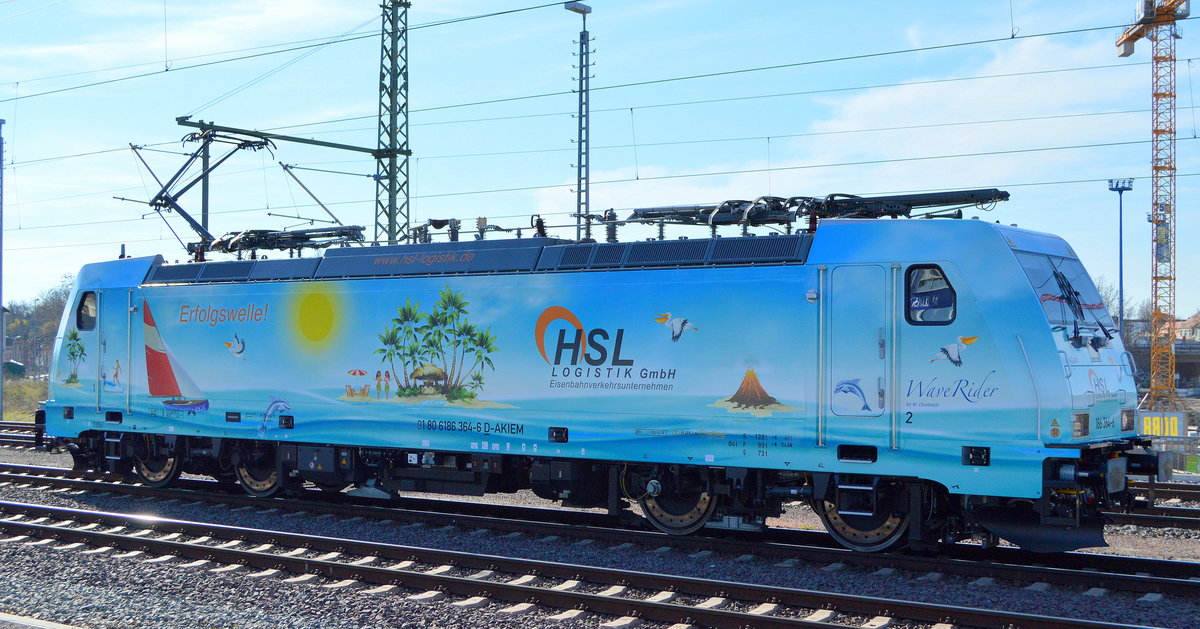 Heute konnte ich heute die neueste HSL Motivlok, den  Wave Rider , die Akiem Lok  186 364-6  (NVR: 91 80 6186 364-6 D-AKIEM) in Magdeburg Hbf. ablichten, 17.03.20 