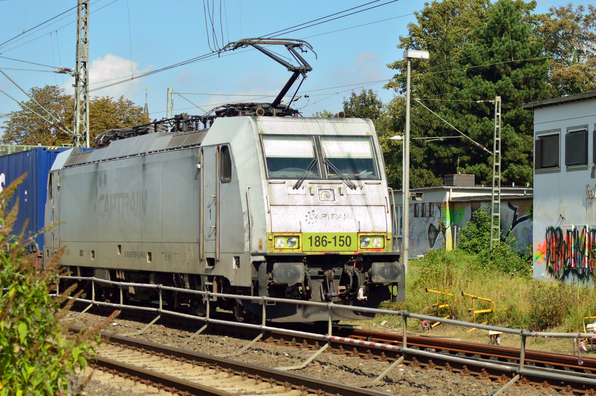Heute linkslastig!
Gestern kam die XRail 186 150-9 aus dem Odenkirchenerzweig in den Rheydter Hbf gefahren....und heute kommt sie aus Mönchengladbach in Richtung Odenkirchen durch den Rheydter Hbf.....mit dem Gegenzug aus den Niederlanden. 27.9.2014