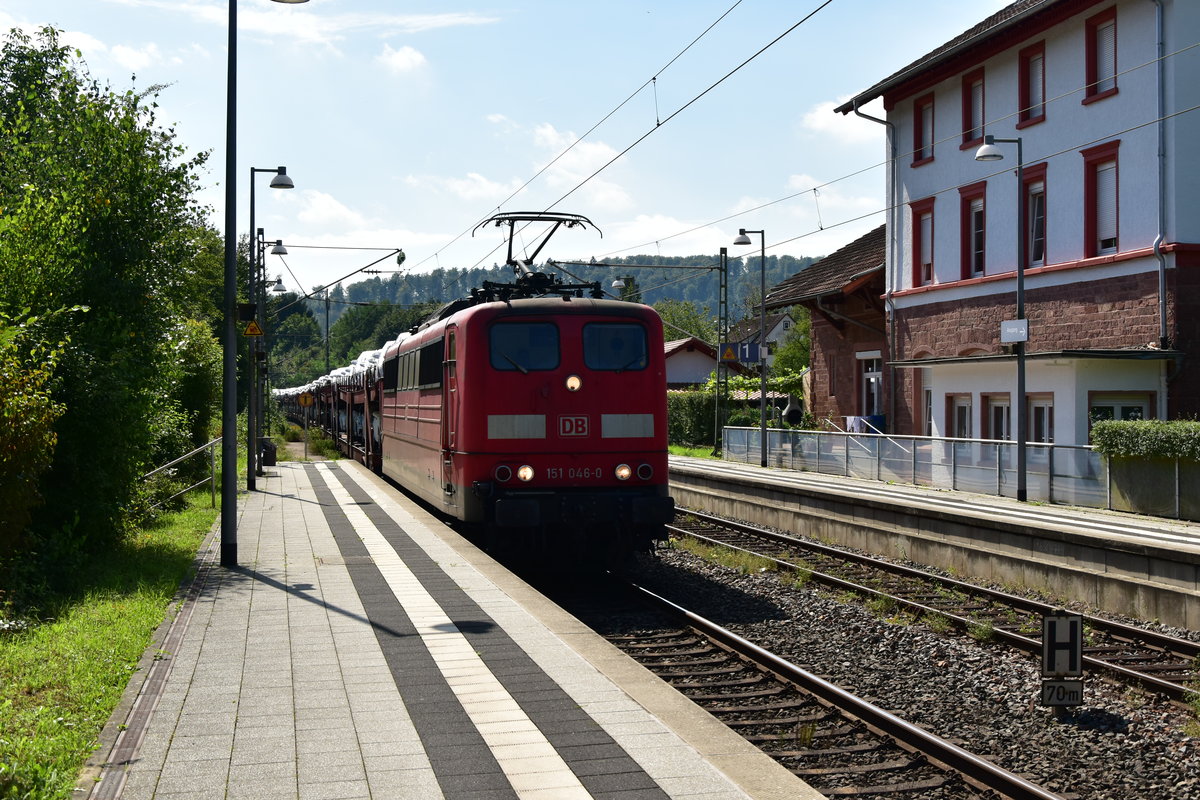 Heute Mittag um kurz vor ein Uhr kam die 151 046 mit einem AUDI-Zug gen Mannheim durch Neckargerach gefahren. Dienstag 5.9.2017