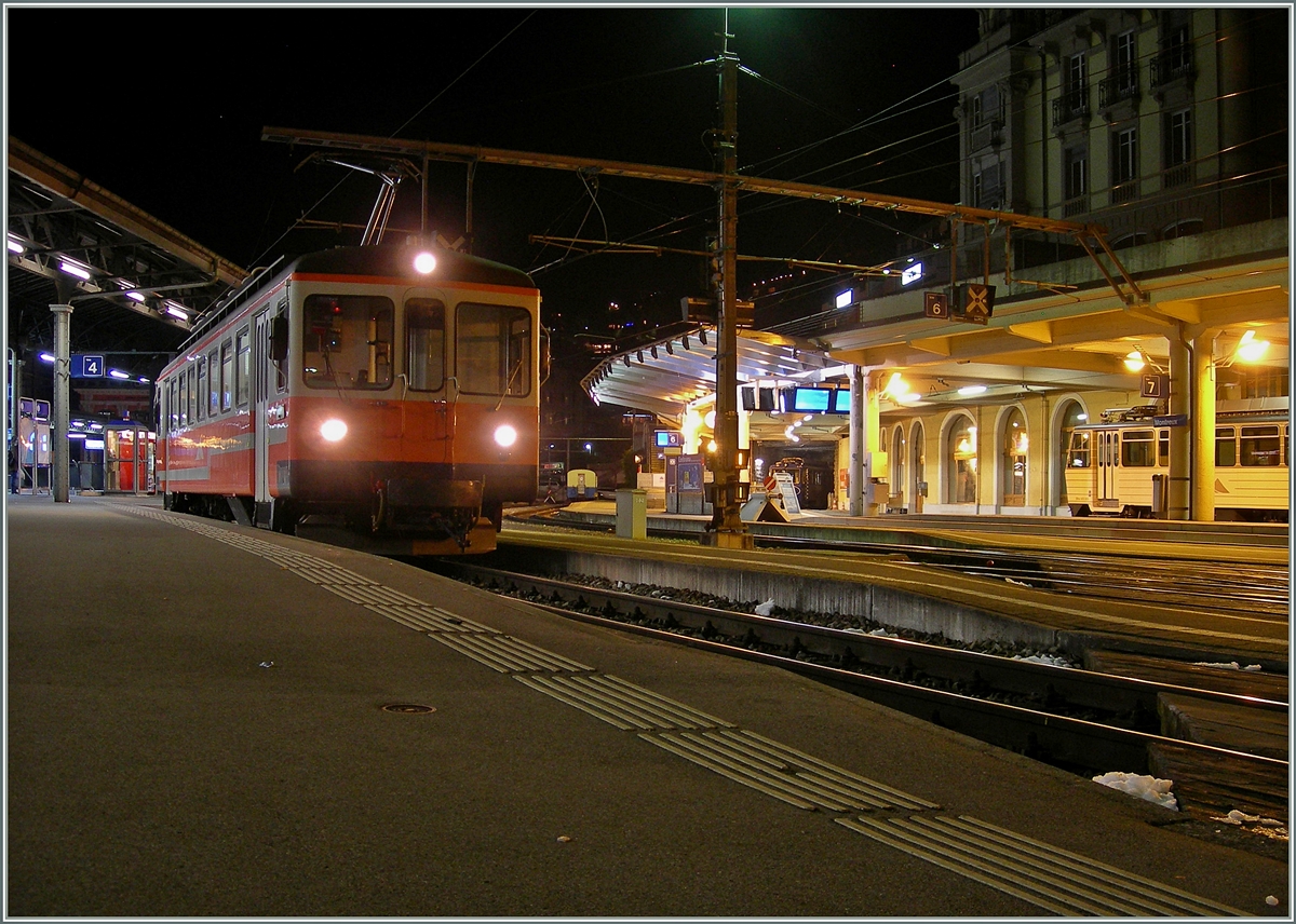 Heute sind wir mit dem Bipperlisy nach Hause gefahren. Und der ex SNB Be 4/4 schnurrte wie eine Nähmaschine die Steigung von Montreux nach Fontanivent (und weiter nach Chernex) hinauf...
2. Dez. 2013
