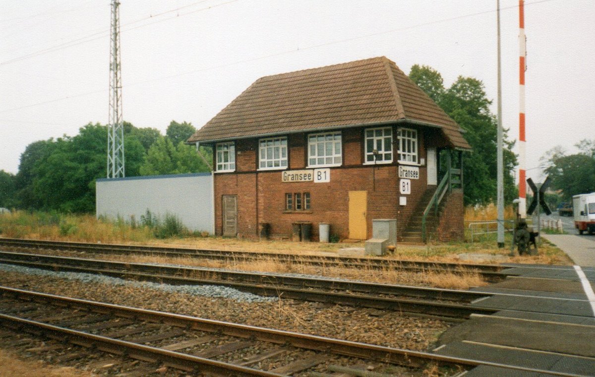 Heute sucht man in Gransee vergeblich nach dem Stellwerk B1,denn es existiert nicht mehr.Im Juli 1999 fotografierte ich das Stellwerk noch.