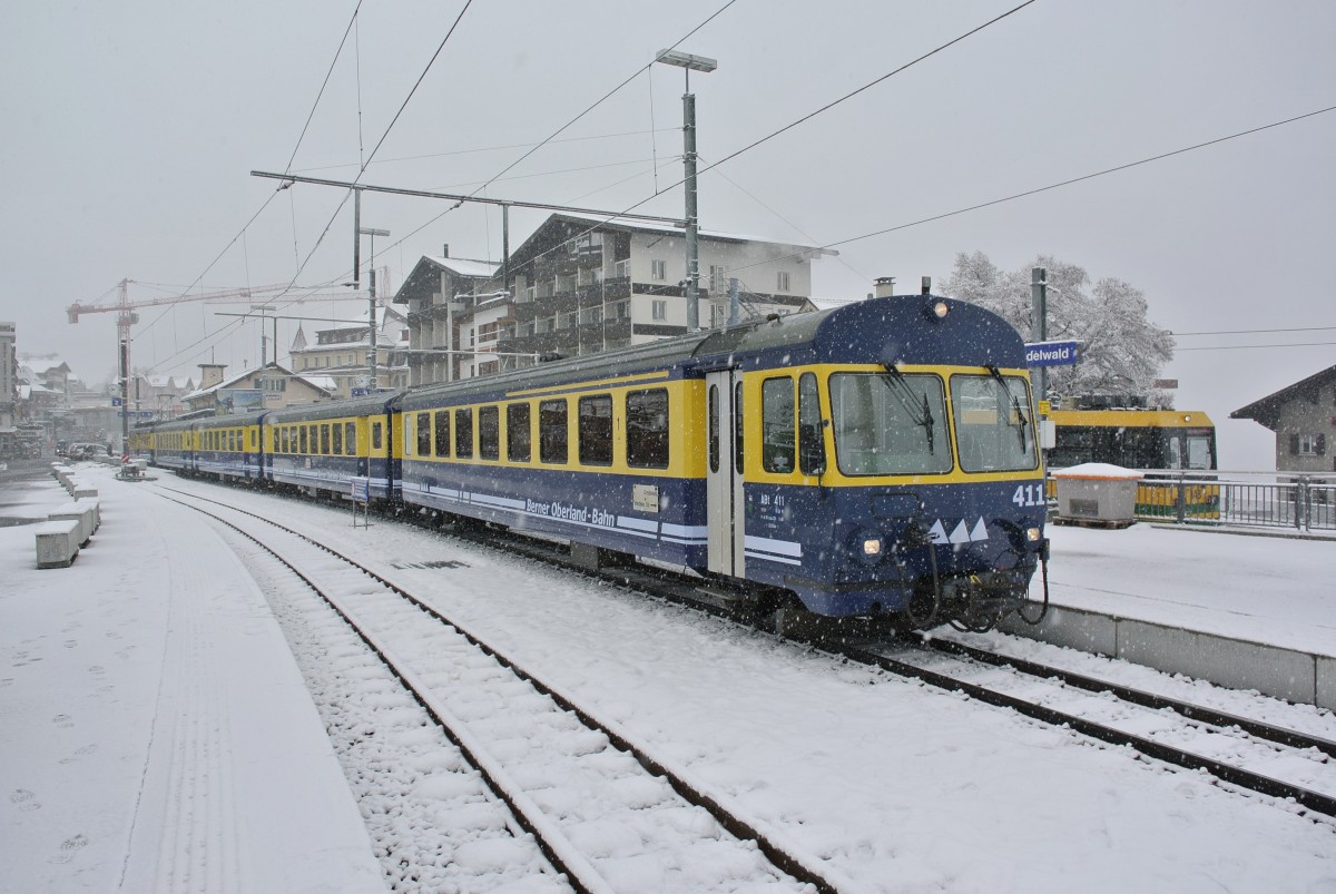 Heute verkehrte einmal ein BDeh Pendel ohne Niederflursteuerwagen: ABt 411 (Ex RBS), 2 B, BD und ein BDeh in Grindelwald, 21.11.2013.