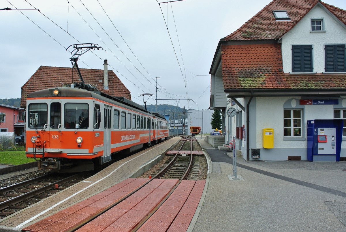 Heute verkehrten wieder einmal die beiden letzten Be 4/4 zwischen Langenthal und St. Urban. Die Zeit dieser Triebwagen ist langsam aber sicher zu Ende. Die ASM kaufte von der Frauenfeld-Wil Bahn einen zweiteiligen Pendel um die alten Be 4/4 Reservetriebwagen zu ersetzten. Im Bild sind die Triebwagen 103+104 als Regio beim Zwischenhalt in Roggwil Dorf, 27.10.2014.