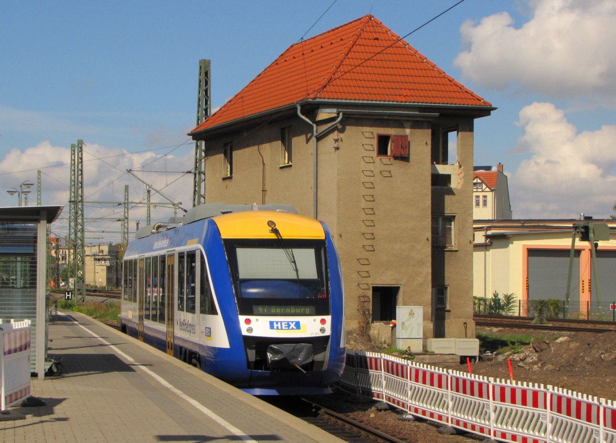 HEX VT 871 als HEX 80266 nach Bernburg, am 08.09.2015 in Halle (S) Hbf.