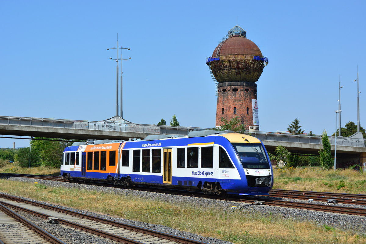 HEX VT800 erreicht als RE11 nach Thale den Bahnhof Halberstadt. Er trägt Werbung für das Bahn Bus Netz und Mein Takt.

Halberstadt 03.08.2018
