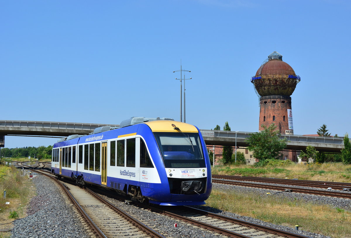 HEX VT805 erreicht als RE4 nach Halle den Bahnhof Halberstadt.

Halberstadt 03.08.2018