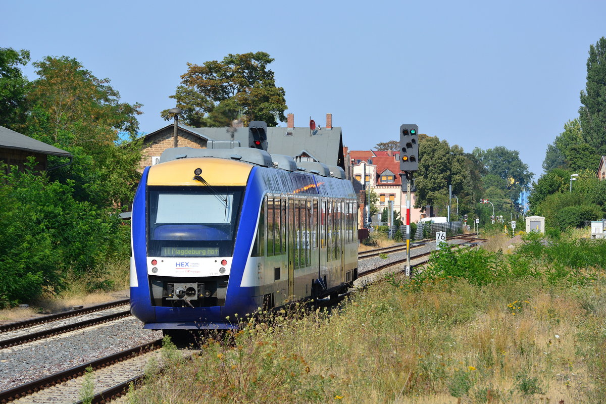 HEX VT811 fährt als HEX11 nach Magdeburg in Quedlinburg aus.

Quedlinburg 03.08.2018