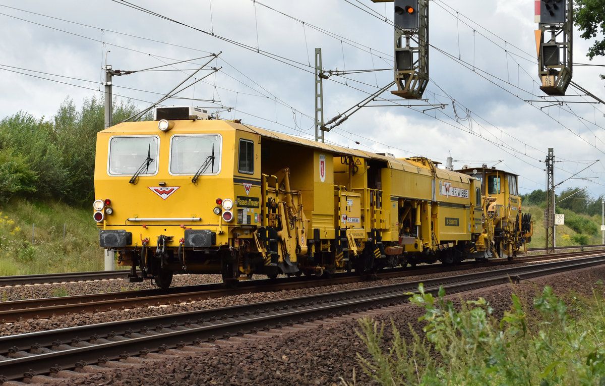 H.F. Wiebe 08-275 Unimat 3 SY unterwegs in Richtung Lüneburg, im Schlepp eine SSP 110 SW. Höhe Bardowick 22.08.2017