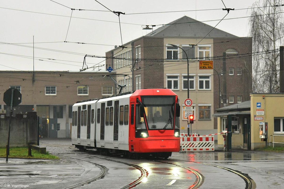 HF6 5301 vor der KVB-Hauptwerkstatt in Köln-Weidenpesch am 04.03.2021.