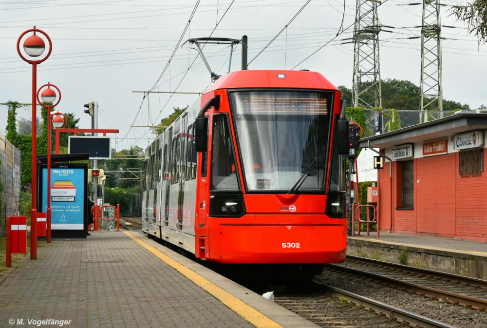 HF6 5302 während einer Testfahrt an der Haltestelle Kalker Friedhof in Köln Merheim am 20.08.2021