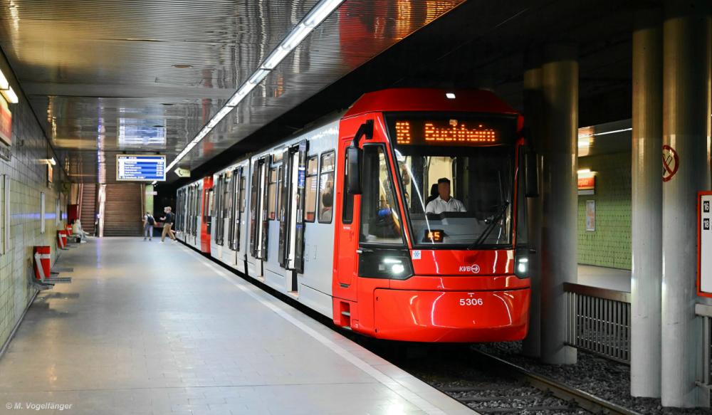 HF6 5305 und 5306 als kurze Linie 18 an der Haltestelle Reichenspergerplatz in Köln am 12.06.2022.