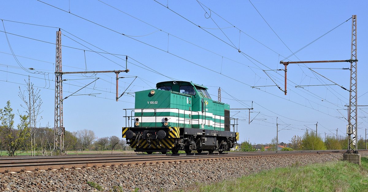 HGB V 100.02 (293 006) fährt am 21.04.16 solo durch Dedensen-Gümmer in Richtung Wunstorf.