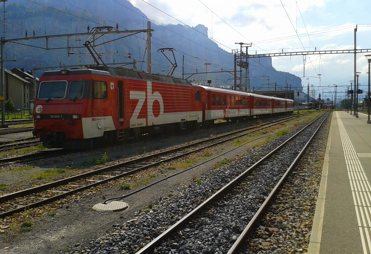 HGe 4/4 101 963-7 am 23.7.2015 im Bahnhof Meiringen.