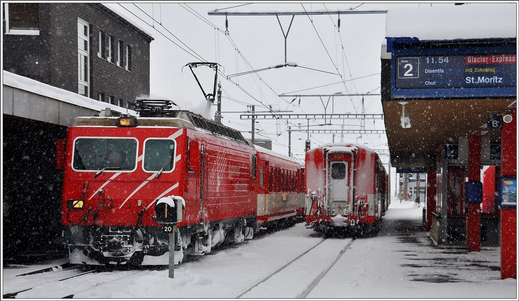 HGe 4/4 mit R832 nach Disentis in Andermatt. (13.01.2016)
