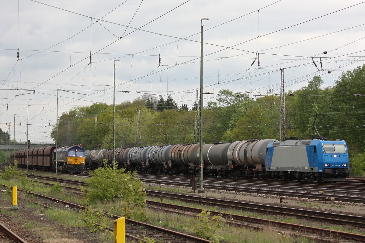 HGK 185 523 am 10.5.13 mit einem Kesselzug in Verden (Aller).Links eilt HHPI 29001 herran.