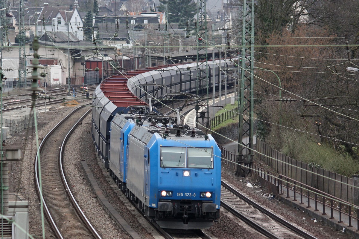 HGK 185 523+185 521 am 24.3.13 mit einem leeren Kohlezug in Linz am Rhein.