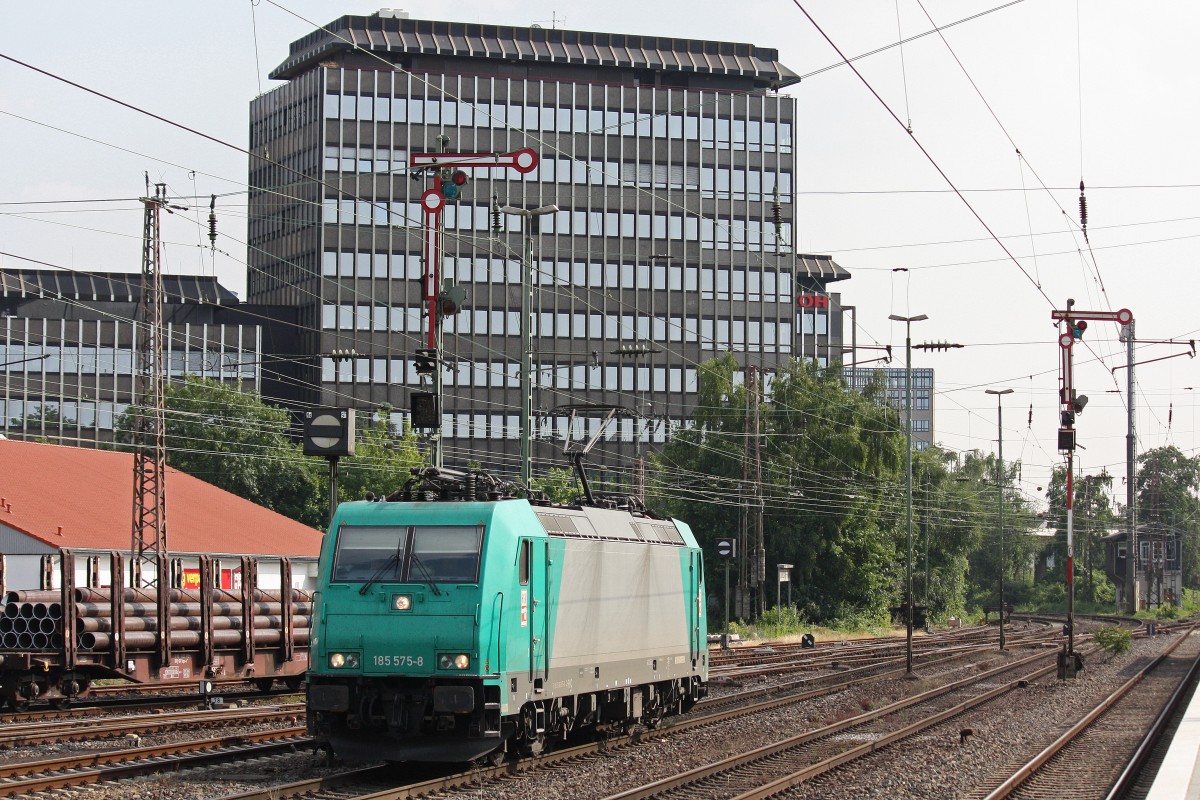 HGK 185 575 am 16.7.13 als Tfzf in Dsseldorf-Rath.