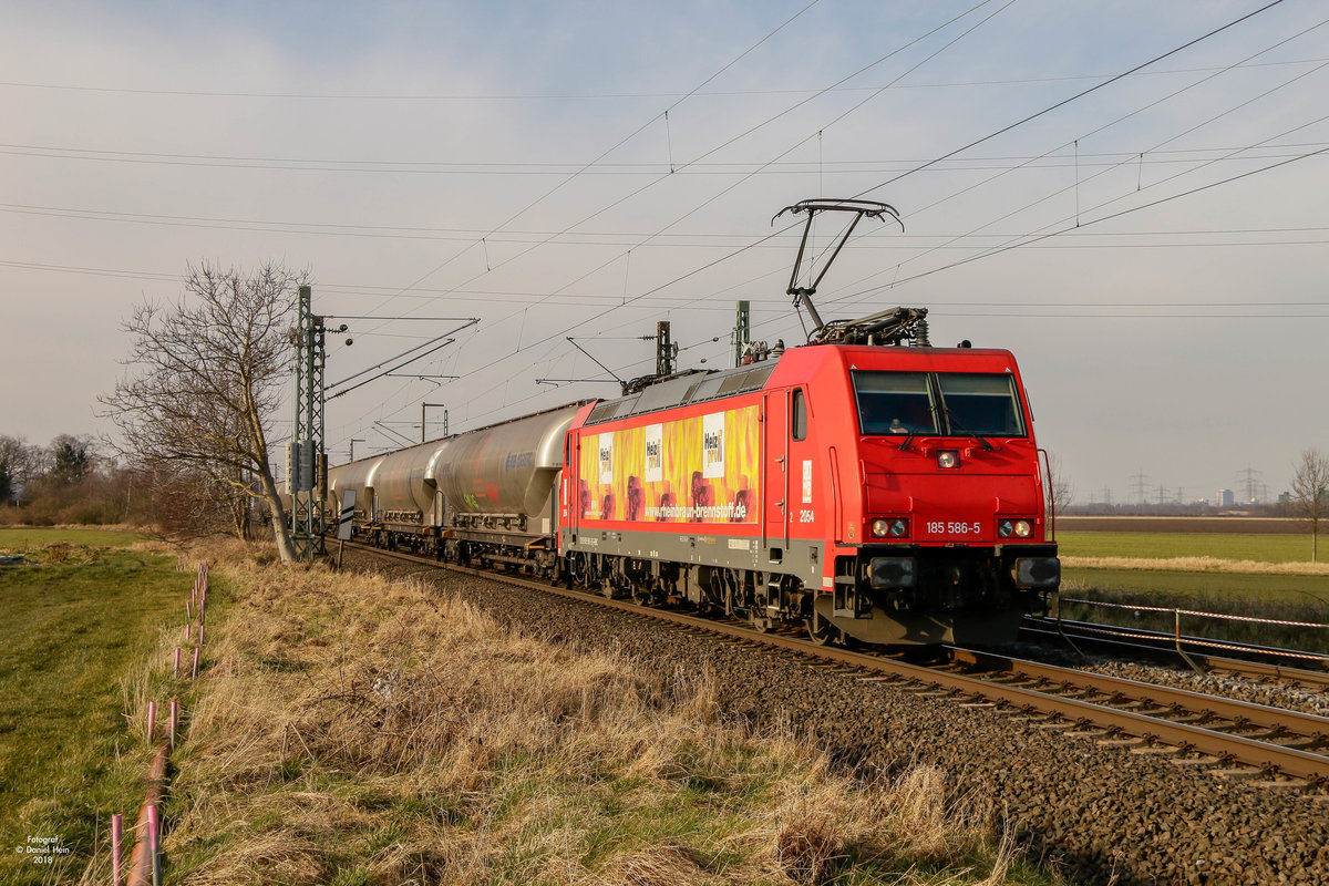 HGK 186 586-5  Heizprofi  HGK in Br�hl, Februar 2018.