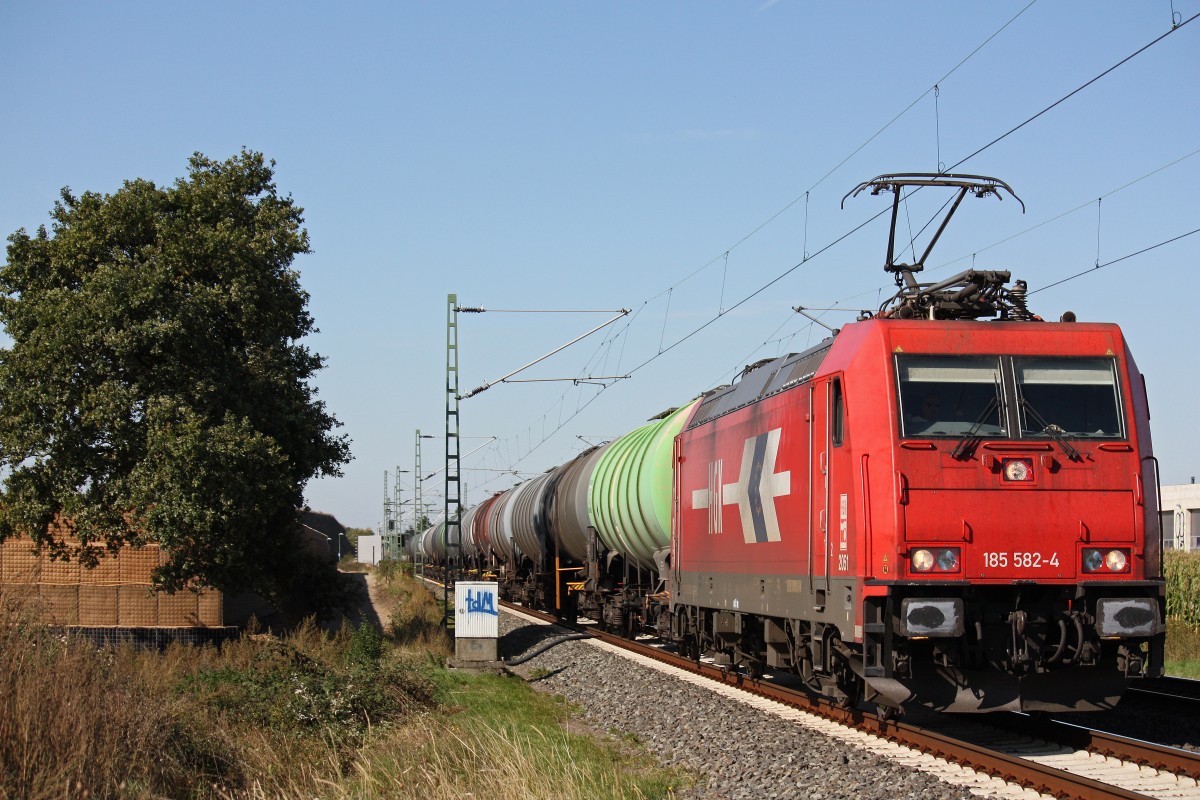 HGK 2061 (185 582) am 29.9.13 mit einem Kesselzug in Neuss-Allerheiligen.