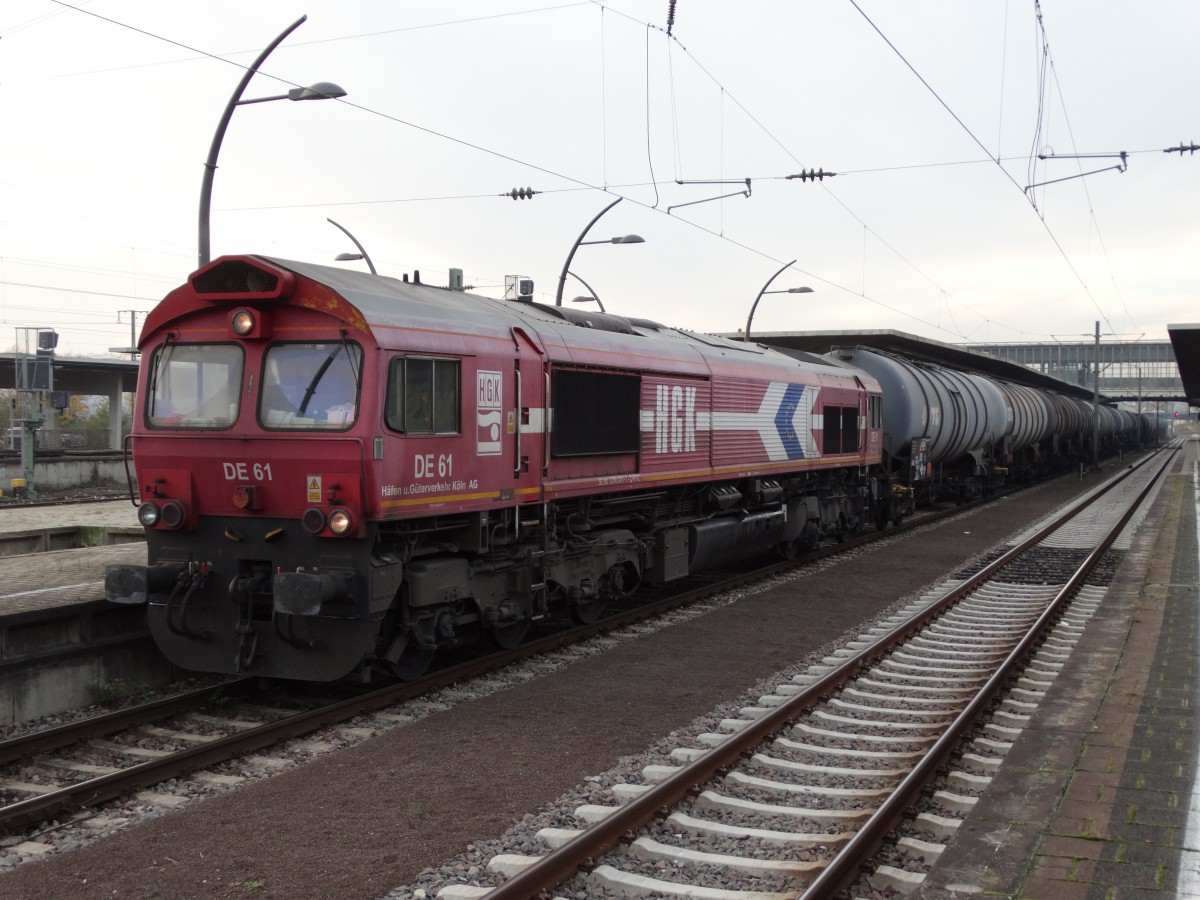 HGK Class 66 DE 91 mit Tankwagen am 22.11.14 in Heidelberg Hbf 