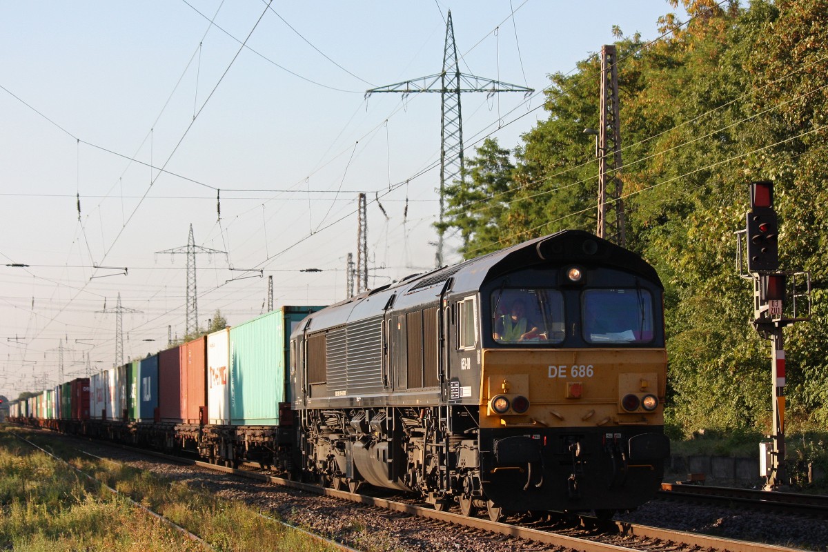 HGK DE686 am 4.9.13 mit einem Containerzug in Ratingen-Lintorf.