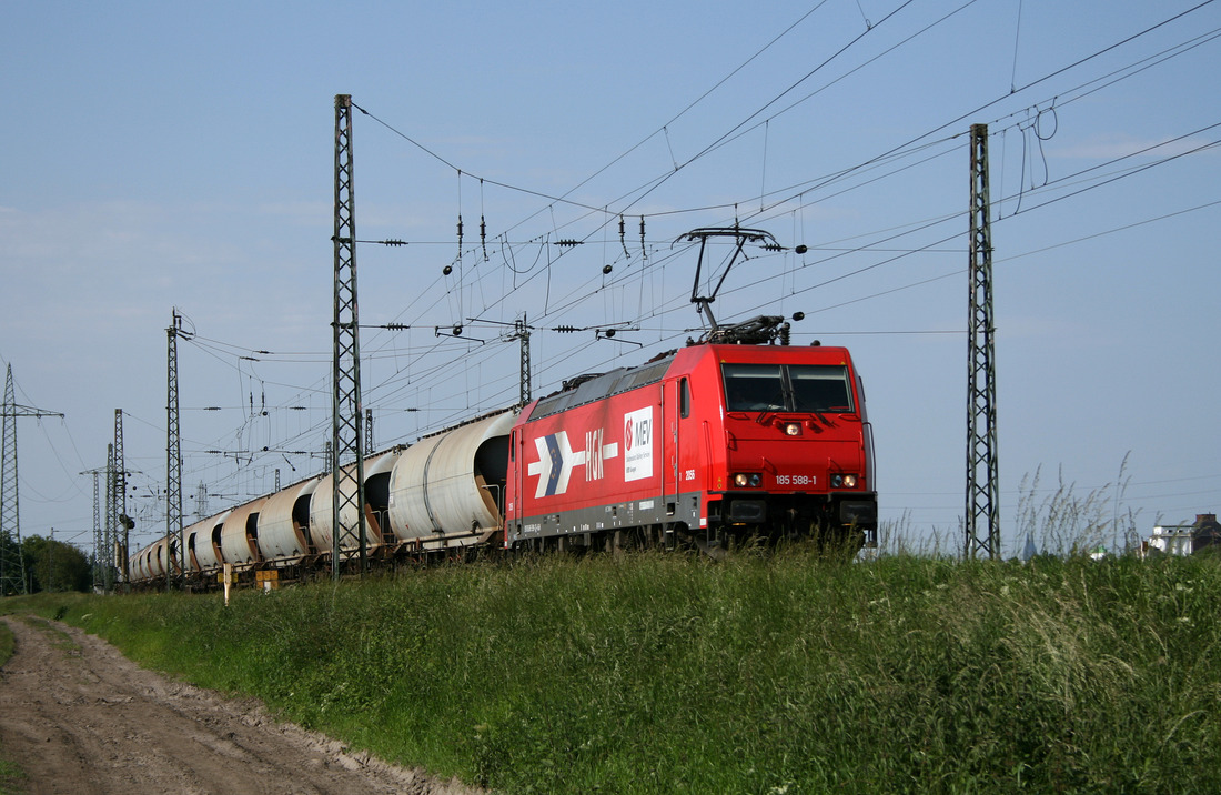 HGK (mittlerweile RheinCargo) 185 588 // Aufgenommen an der südlichen Ausfahrt des Bahnhofs Hürth-Kalscheuren. // 24. Mai 2009
