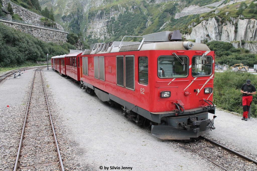 HGm 4/4 62 am 4.9.2016 in Gletsch. (Fotografiert aus der offenen Plattform eines Reisezuges)