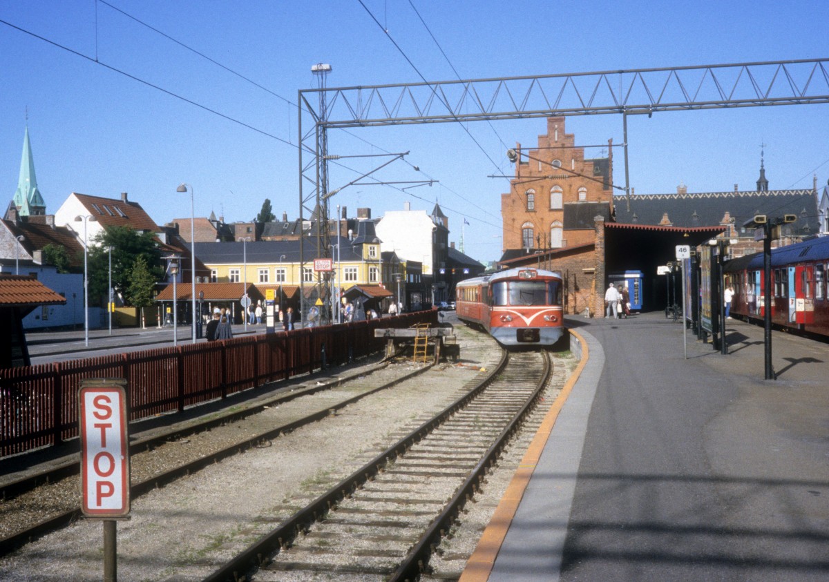 HHGB (Helsingør-Hornbæk-Gilleleje-Banen, auch Hornbækbanen genannt): Triebzug Bahnhof Helsingør (Zielbahnhof der HHGB) im September 1992.