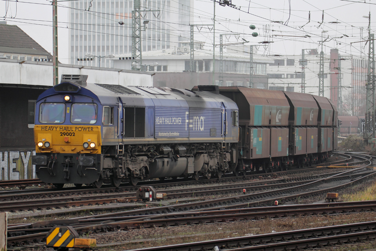 HHPI 29002 (266 464-7) durchfährt Bremen Hbf. 14.12.2016